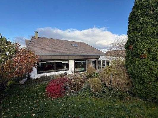 Hausrückansicht Süd mit Garten 