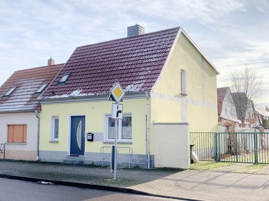 Haus straßenseitig rechts