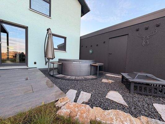 Whirlpool und Feuerstelle