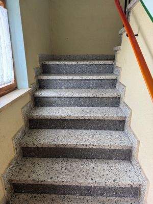 Treppenaufgang zum 1. OG