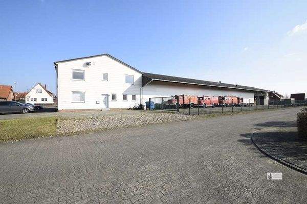 Schleppdach an der Halle