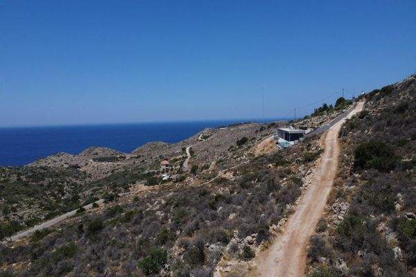 Kreta, Kokkino Chorio: Ruhiges Hanggrundstück mit ewigem Meerblick zu verkaufen