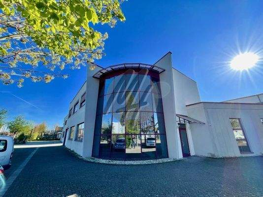 INFOS UNTER: 06171-586000