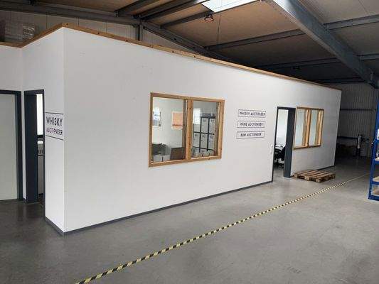 Innenansicht Halle Büro etc.