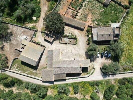 Traditionelle Finca mit diversen Gebäuden zum Verkauf in Villafranca, Mallorca