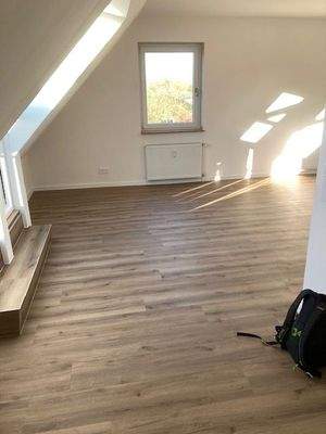 Wohnraum Blick Giebelfenster.jpeg