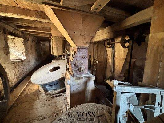 hier sind wir im Keller, die Mühle hat 3 Ebenen à 75 m2