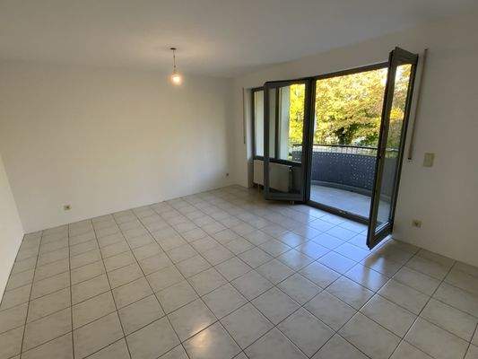 Wohnzimmer mit Zugang Balkon