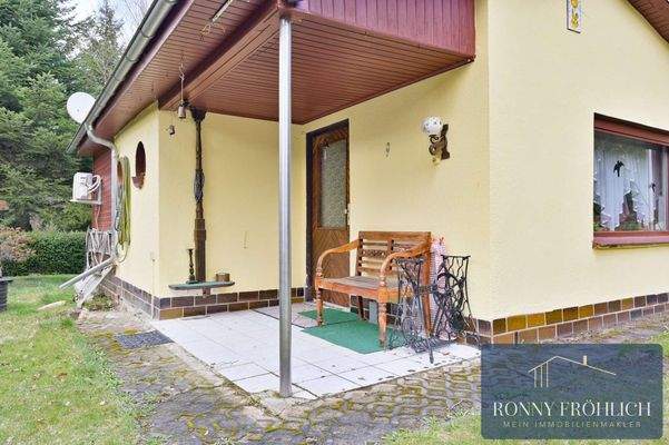 Überdachter Eingangsbreich