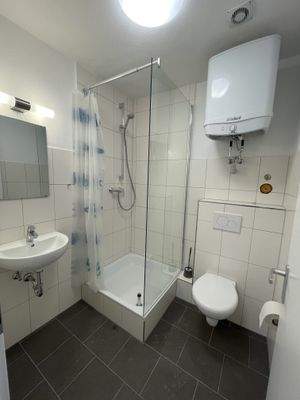 1003-0100-107_Zimmer 1-Bad.jpg