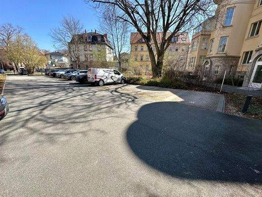 PKW Stellplätze im Hof