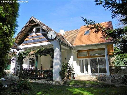 Überdachter Stellplatz