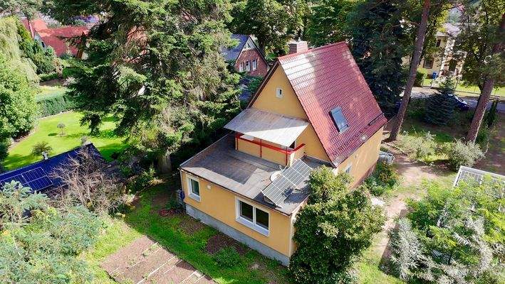 Rückwertiger Blick auf das Haus von oben
