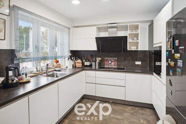 Helle und Offene Küche