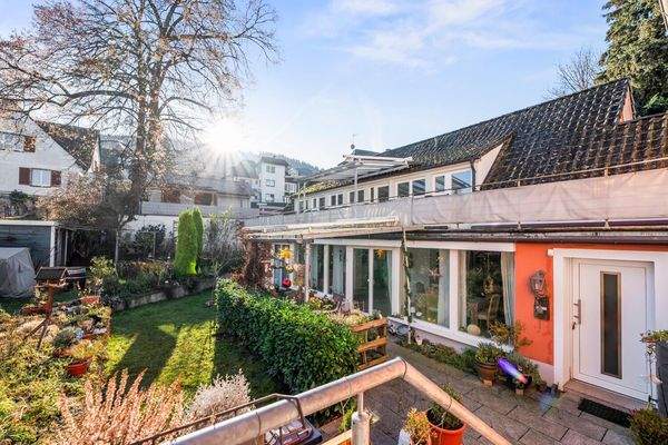 Terrasse mit Glasdach - rückwärtiger Eingang zur Wohnung