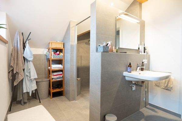 Begehbare Dusche.jpg