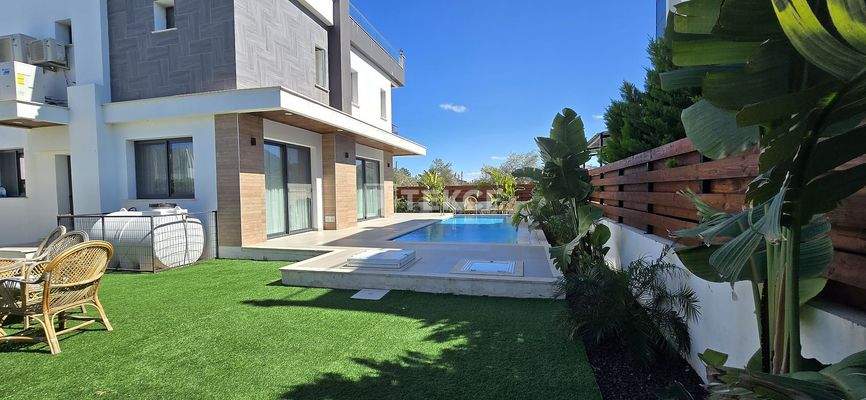 Detached Villa in a Complex Close to Beach and City Center in Girne