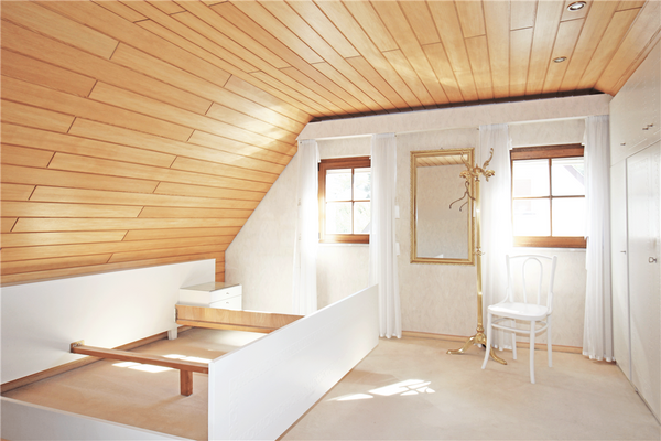 Schlafzimmer mit weißen