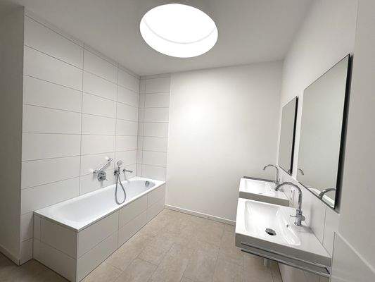 Hauptbad mit Oberlicht