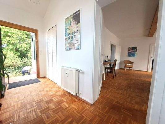 EG separater Zugang und angrenzender Wohnbereich