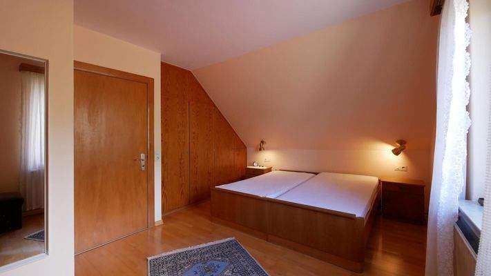 Schlafzimmer DG