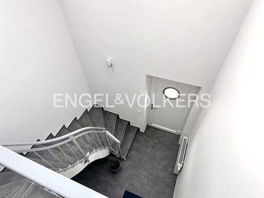 Eleganter Aufgang zur Wohnung