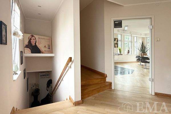 Flur im Obergeschoss zum Frisiersalon