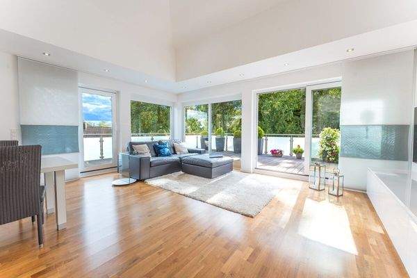 Wohnbereich mit Zugang zur Terrasse