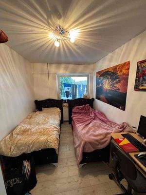 Schlafzimmer 1