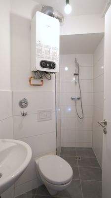 ...und ein modernisiertes Duschbad