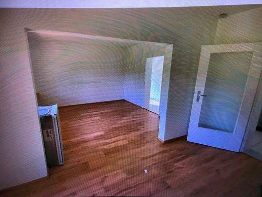 Wohn- u. Essbereich freie Wohnung Bild II