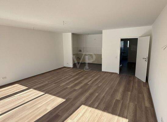 Wohnzimmer mit offener Küche