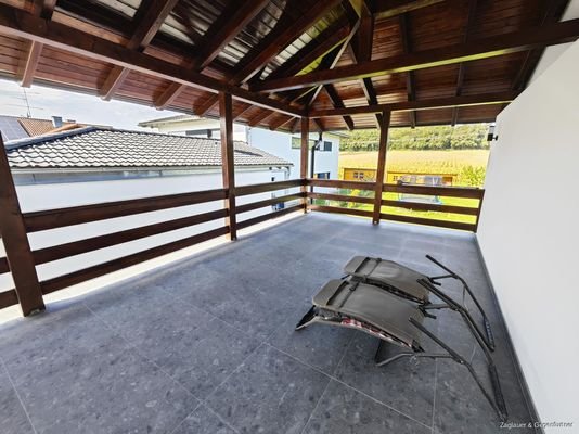 Die schöne Dachterrasse mit ...