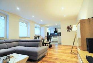 Blick vom Wohnbereich in Richtung Küche