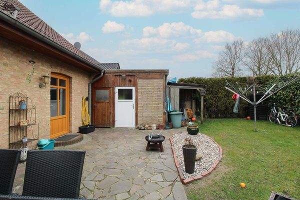 Terrasse linke Wohneinheit