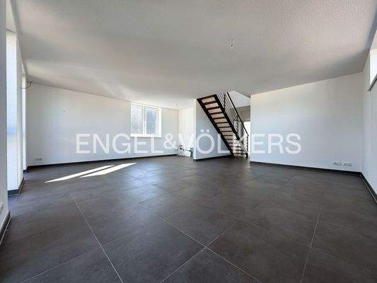 Wohn- und Essbereich mit Blick zur Küche