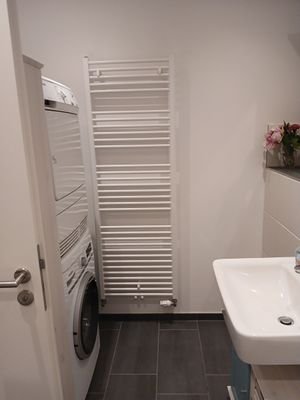 Badezimmer mit Waschmaschinenanschluss