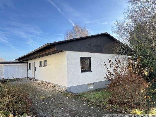 Vorderseite mit Garage