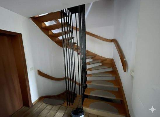 Treppe leer leer - Lütt Immobilien