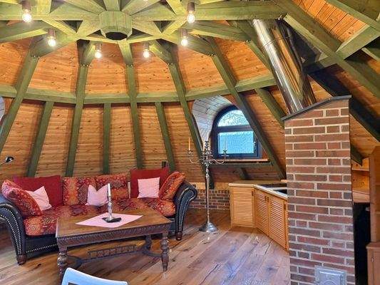 Wohnraum mit Küche im Dachgeschoss