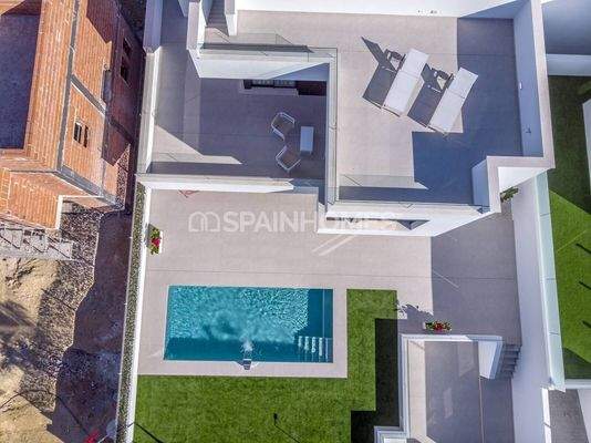 Elegant Detached Villas with Pools in Rojales Alicante