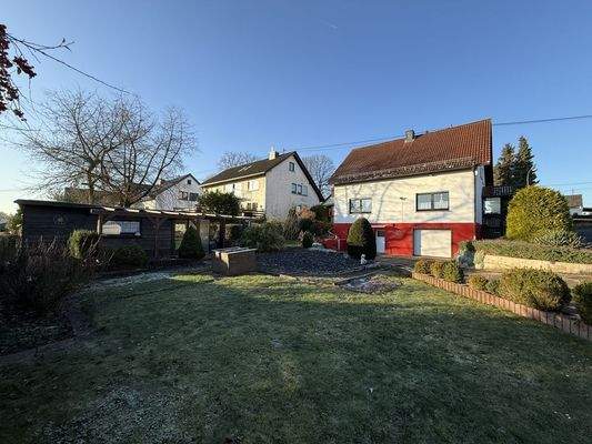 Blick vom Grundstück aufs Wohnhaus 