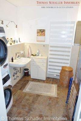 Bad mit ebenerdiger gr. Dusche und WM Anschluss