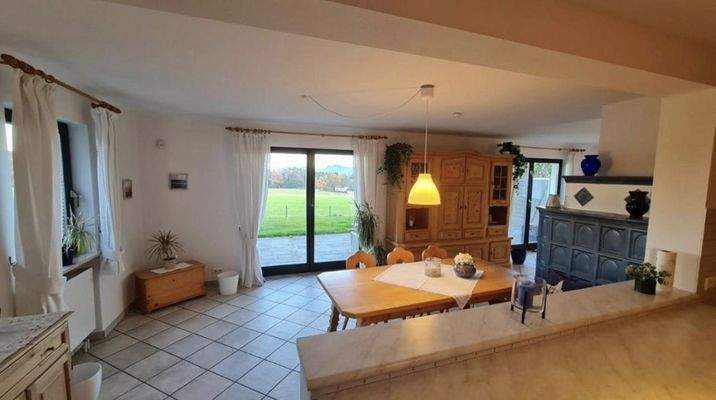 Esszimmer mit offener Küche.jpg