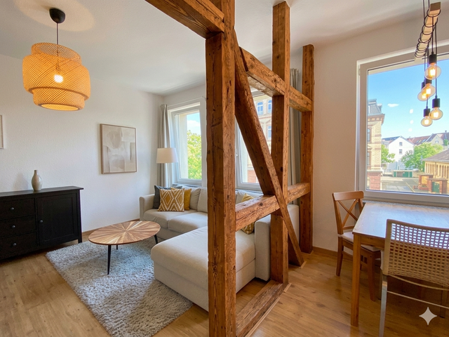 Sonnige Aussichten im Herzen der City: Ihr neues Zuhause mit Balkon und Charme - Photo 1