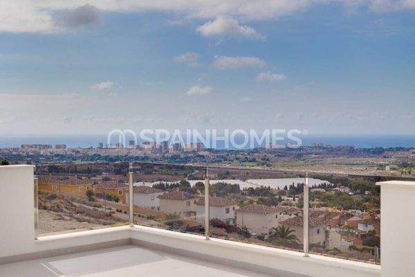 Villas Near City Center and the Beach in Mutxamel Alicante