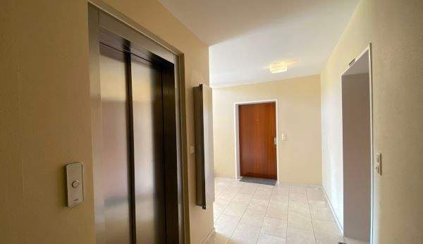 Treppenhaus mit Lift