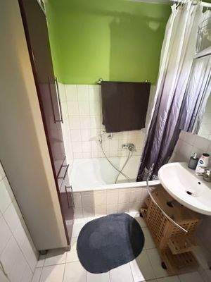 Badewanne und Dusche