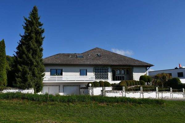 Hausansicht - Doppelgarage.JPG