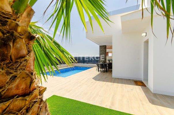 Detached Chic Golf Villas with Pools in Bigastro